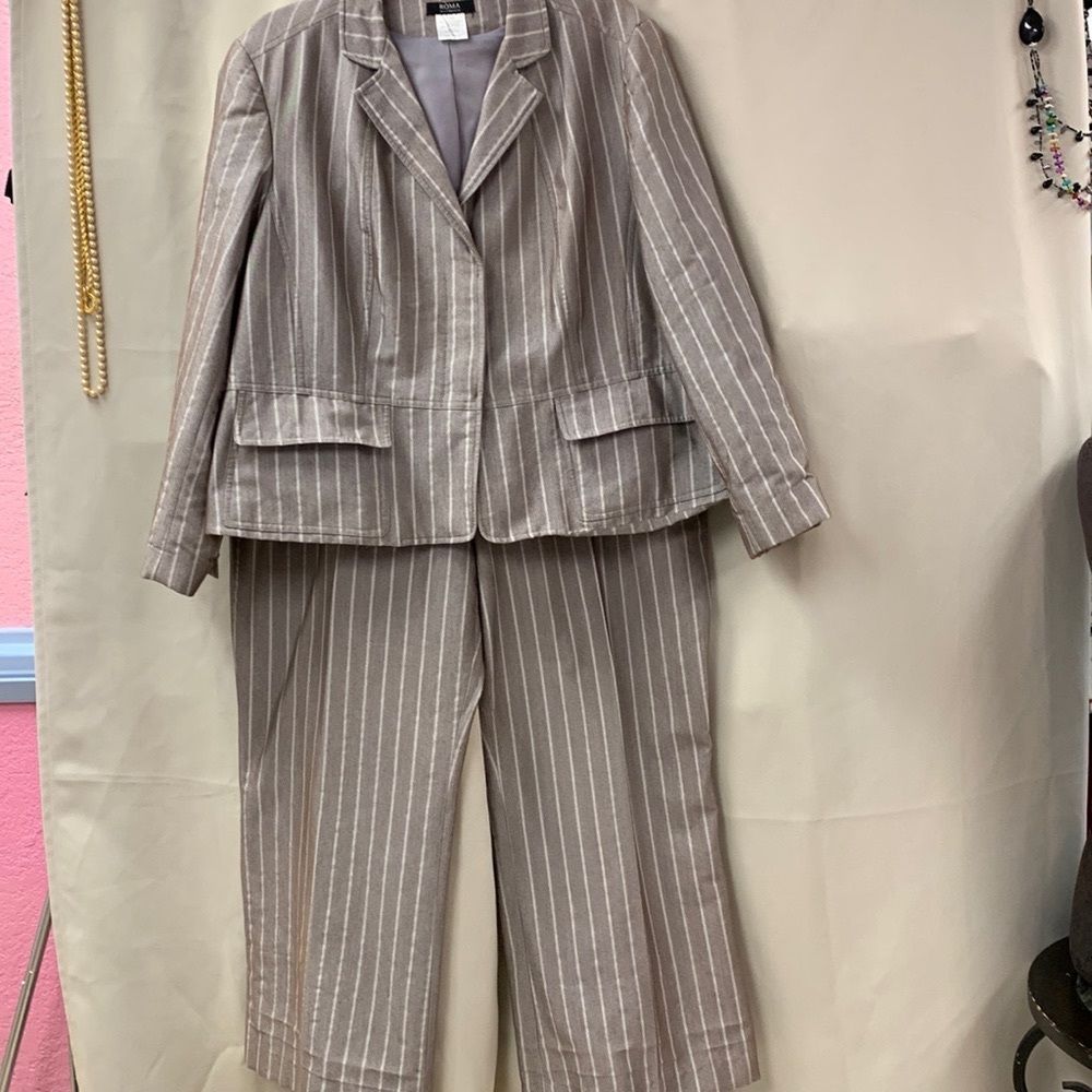 Roma vestimenta 2 piece suit in great condition size 18w